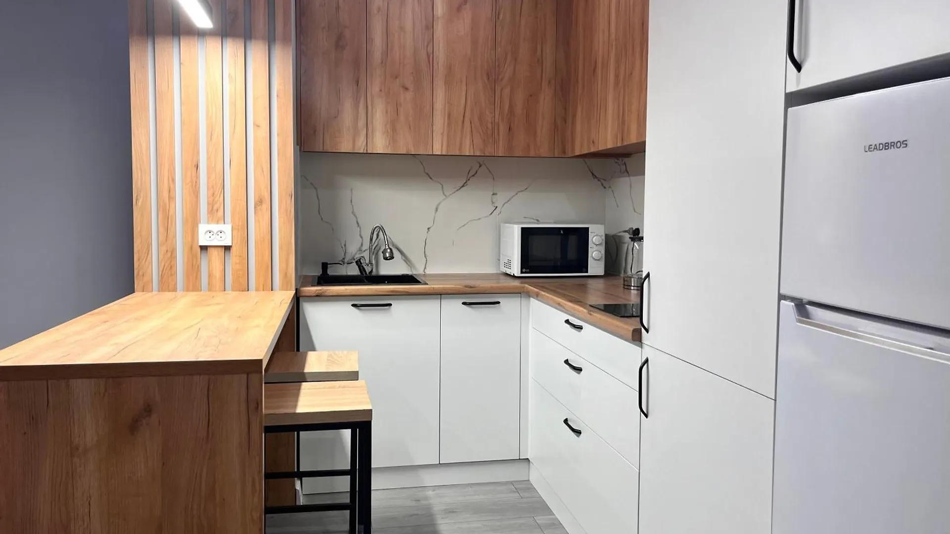 Apartment Bright Raimbek19-21 Residence 1Br, Next To Metro & Drinking Water As A Gift Almaty