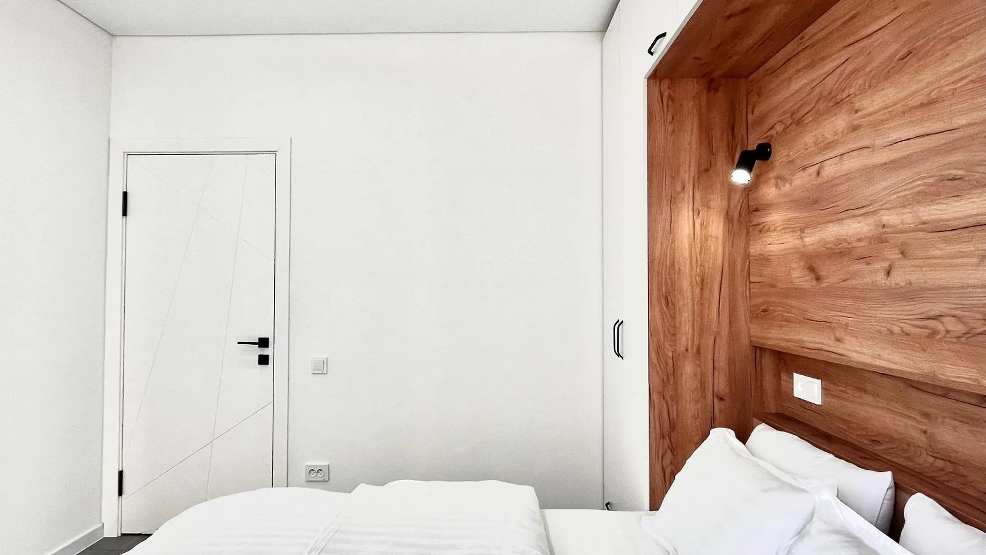 Apartment Bright Raimbek19-21 Residence 1Br, Next To Metro & Drinking Water As A Gift Almaty Kazakhstan