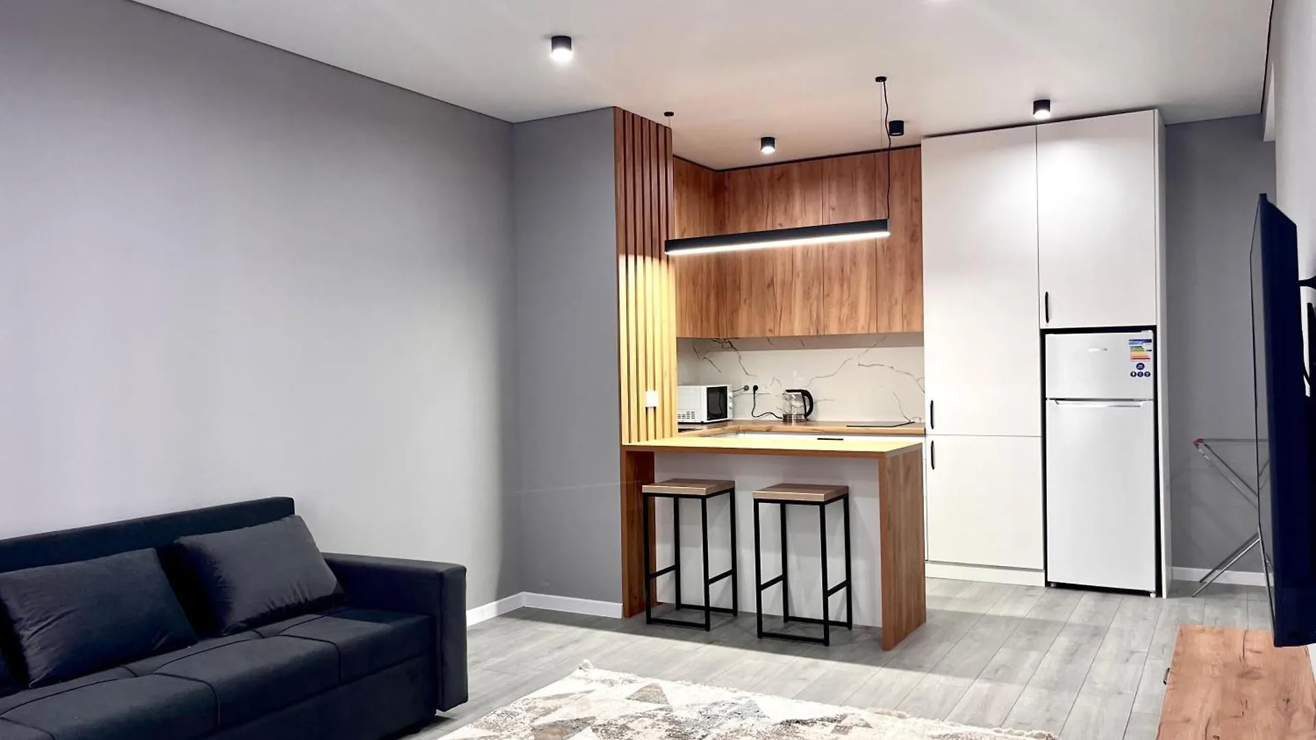 Apartment Bright Raimbek19-21 Residence 1Br, Next To Metro & Drinking Water As A Gift Almaty