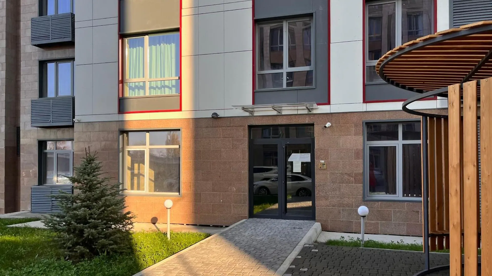 Bright Raimbek19-21 Residence 1Br, Next To Metro & Drinking Water As A Gift Almaty Apartmán